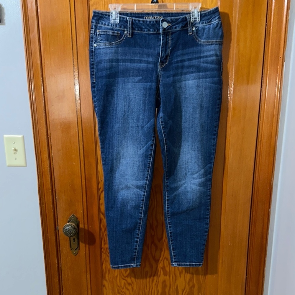 Maurice’s Women's Blue Jeans Sz large short.